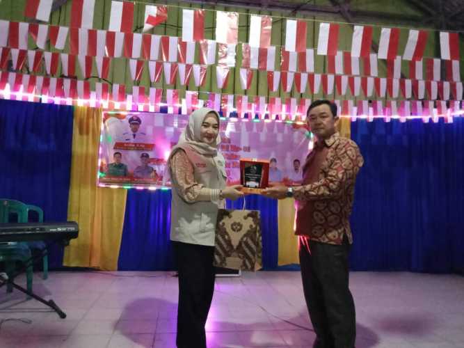 Dalam Semangat HUT RI ke-81, Kades Pulau Palas Lepas Mahasiswa KKN