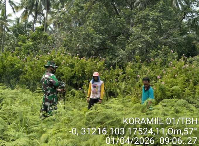 Perkuat Keamanan Wilayah, Babinsa Serka Jondri Laksanakan Patroli Tapal Batas di Sungai Beringin