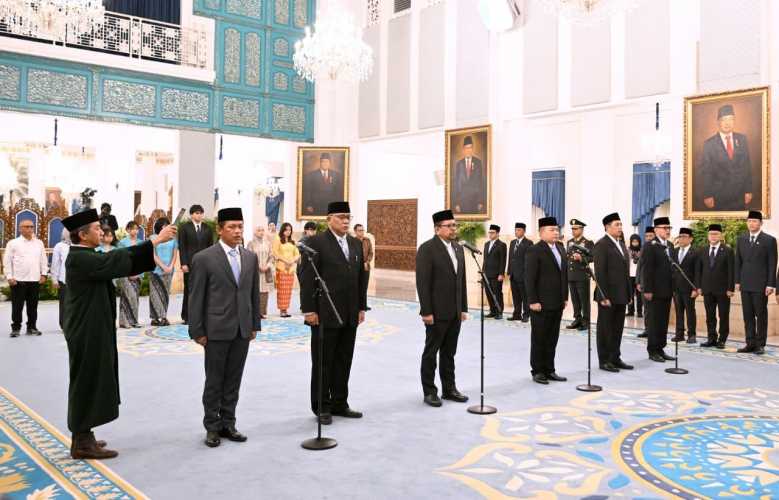 Presiden Lantik Kepala Staf Kepresidenan, Kepala Badan Komunikasi Pemerintah, dan Kepala Badan Karantina Indonesia