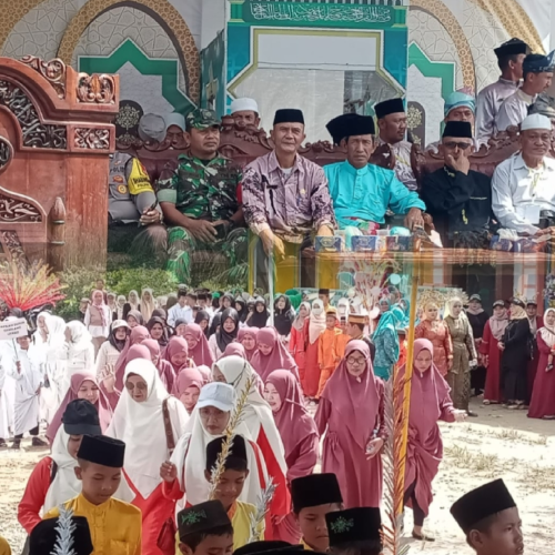 Kades Nusantara Jaya dan Masyarakat Tumpah Ruah Menyaksikan Pawai Ta'aruf