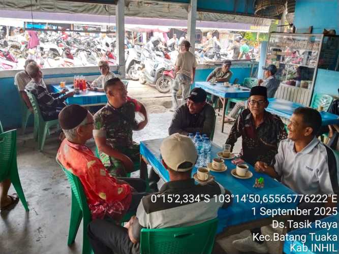 Babinsa Koramil 12/Btk Kodim 0314/Inhil Aktif dalam Komsos, Fokus pada Penanganan Judol dan Narkoba di Desa Tasik Raya