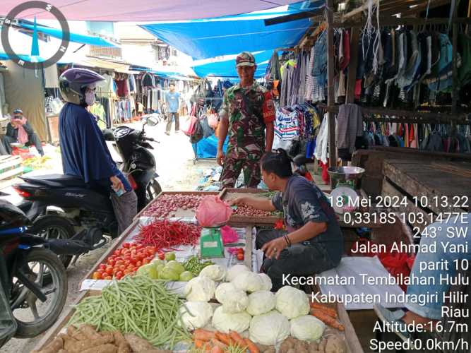 Serda Ronald Manalu Bersama  Pedagang di Pasar Kayu Jati Untuk Selalu Menjaga Kebersihan dan Ketertiban Pasar