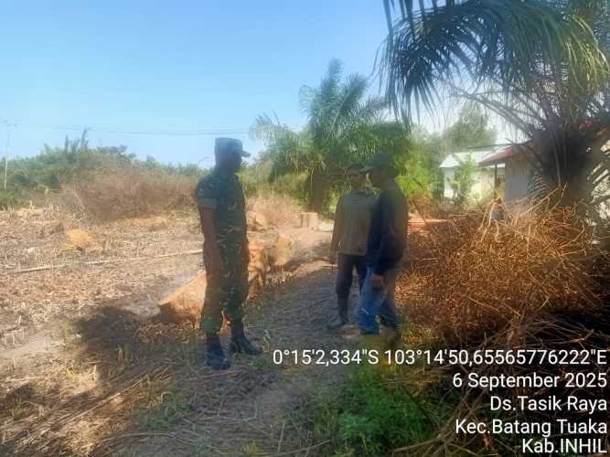 Dengan Patroli, Babinsa Tasik Raya Tunjukkan Komitmen Cegah Karhutlah