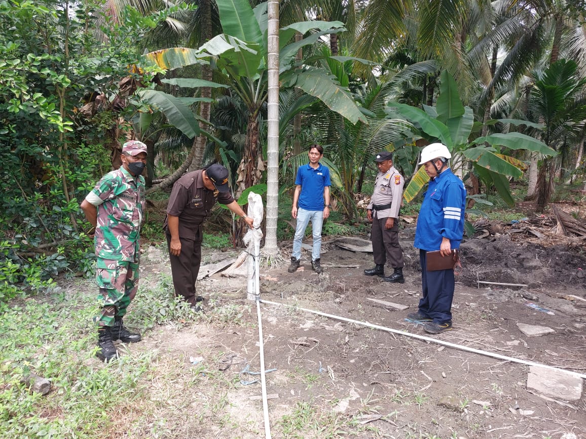 Danpos Koramil 01/Tembilahan Menginpeksi Bantuan Air Bersih