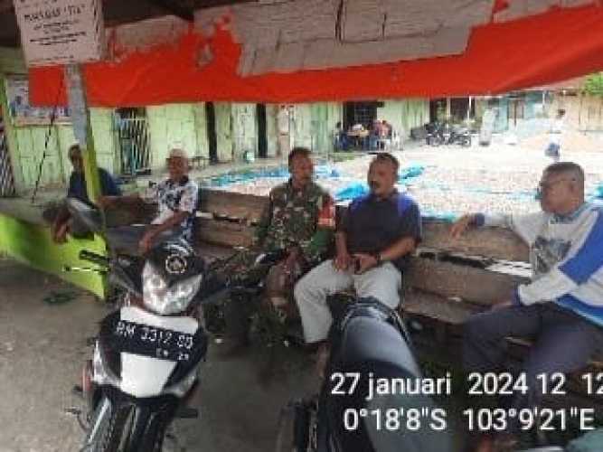 Sertu Suratno Jalin Komunikasi dengan Warga Kelurahan Seberang Tembilahan