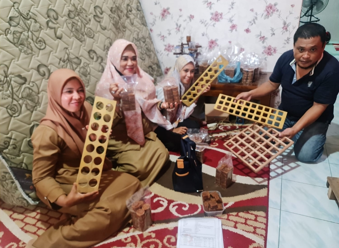 Galeri Diskopukm Inhil Kunjungi Pelaku Usaha Gula Merah