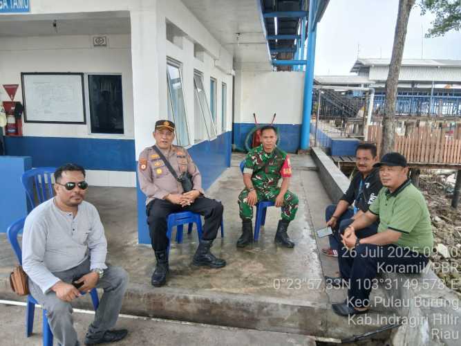 Babinsa dan Kapolsek Lakukan Sabtu Sambang Kamtibmas bersama PT RSUP Pulau Burung