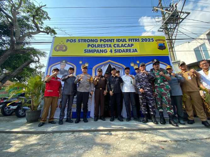 Kapolresta Cilacap bersama Bupati dan Forkopimda Tinjau Pos Pengaman Mudik 2025