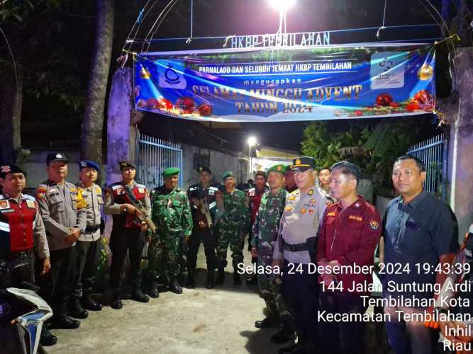 Personil Koramil 01/Tembilahan Jaga Keamanan Malam Misa Natal di Tembilahan