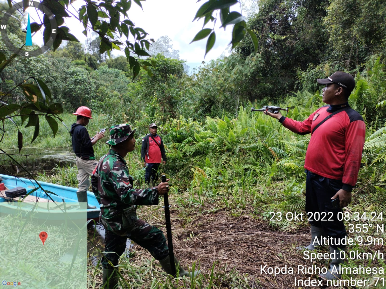 Kopda Ridho Almahes Babinsa Koramil 05/Gas Bersama RPK Lakukan Pemetaan Api dengan Drone Udara