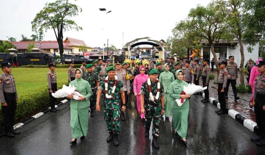 Kapolda Riau Gelar Upacara Penyambutan dan Pelepasan Danrem O31/Wirabima