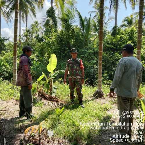 Babinsa Serda Ronald Manalu Gencar Lakukan Patroli dan Sosialisasi Karhutla