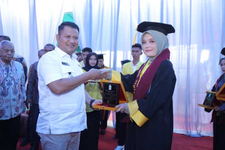 Wabup Asahan Hadiri Wisuda Sarjana dan Pascasarjana Universitas Asahan