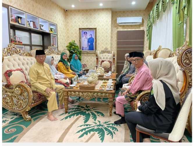 Kepala DP2KBP3A Inhil Bersama Forum Gendre dan Forum Anak mengunjungi kediaman Bupati Inhil, HM Wardan,