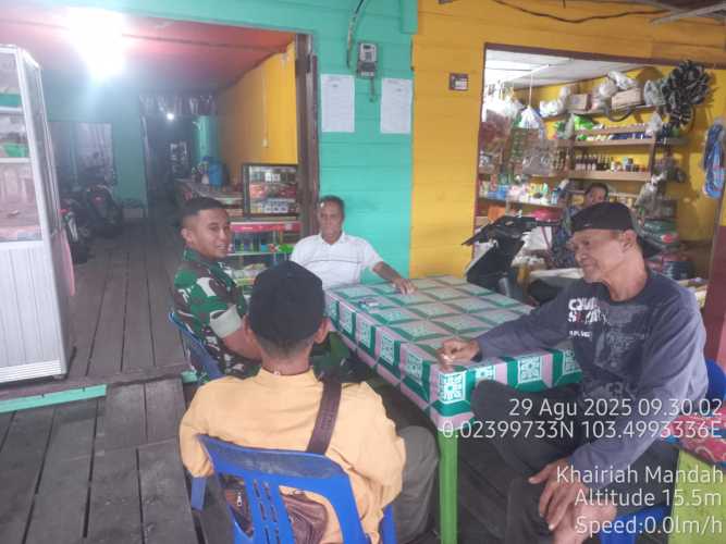 Babinsa Koramil 08/Mandah Jalin Silaturahmi dengan Warga Binaan Melalui Komsos Jumat