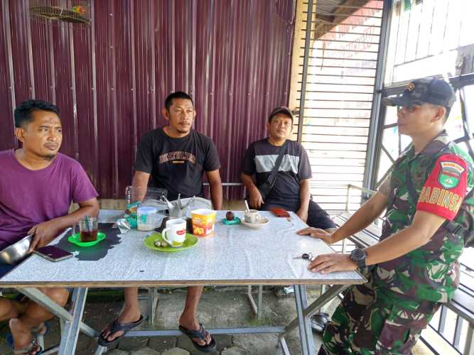 Selamatkan Generasi Muda, Babinsa Serda Ronal Manalu Gencar Penyuluhan P4GN di Tembilahan Hulu
