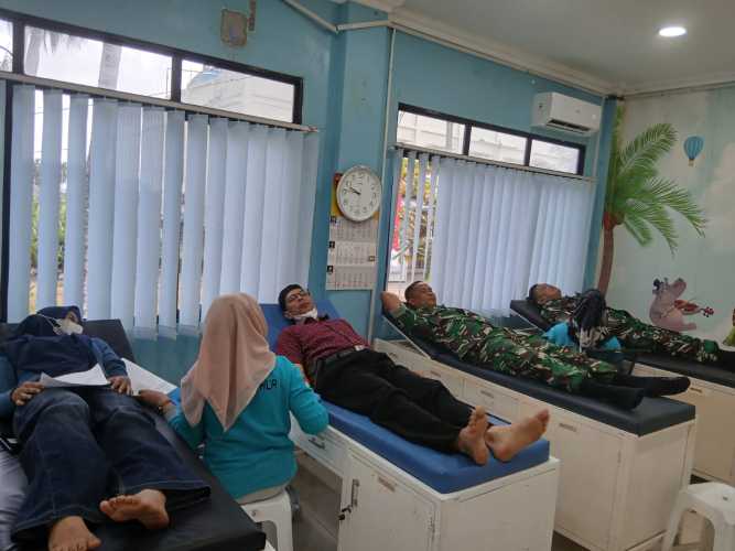 Babinsa Pulau Burung Ikuti Kegiatan Donor Darah PT. RSUP