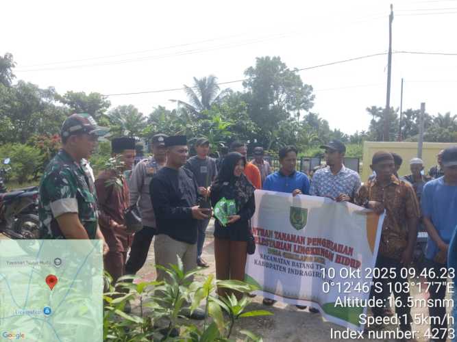 Babinsa Koramil 12/Batang Tuaka Hadiri Kegiatan Pembagian Bibit Tanaman di Desa Gemilang Jaya