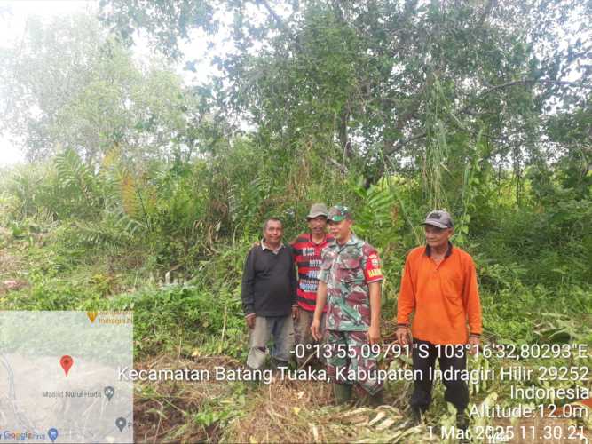 Babinsa Koramil 12/Btk Kodim 0314/Inhil Gelar Patroli dan Sosialisasi Pencegahan Kebakaran Lahan di Sungai Piring