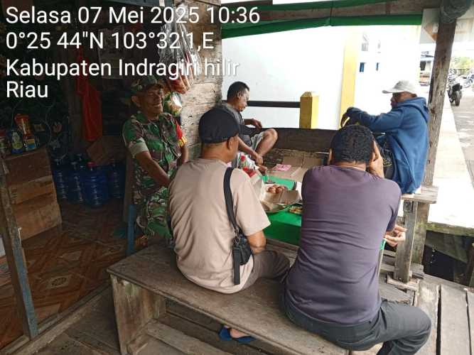 Babinsa Koramil 11/PBR Edukasi Warga tentang Pengelolaan Lahan Kelapa Berbasis Ramah Lingkungan