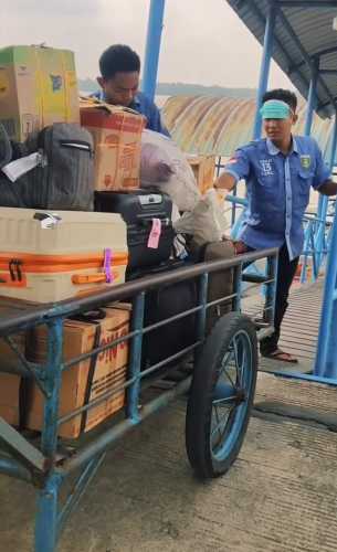 Pelayanan Prima Porter Pelindo Regional 1 Tembilahan Dukung Kelancaran Keberangkatan Speedboat