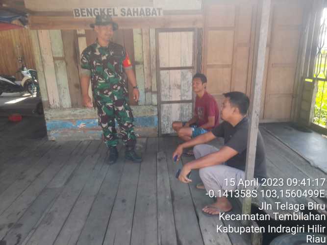 Sertu Suherman Terapkan Toleransi Mendisiplinkan Warga di Bulan Puasa