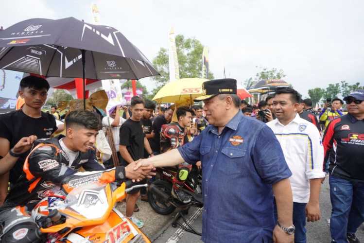 Pj Gubri SF Hariyanto Hadiri Iven Balap Motor se-Sumatera di Kampar