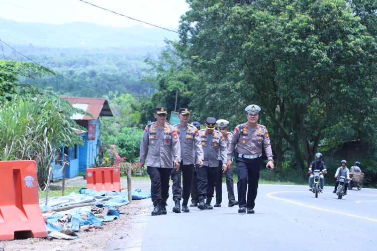 Kapolres Inhil Lakukan Pengecekan Infrastruktur Jalan Perbatasan Riau-Jambi