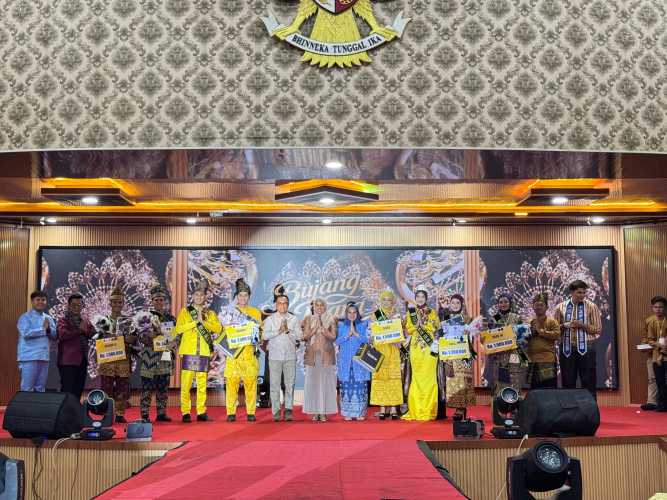Malam Puncak Pemilihan Bujang dan Dara Rokan Hilir 2026 Berlangsung Meriah, Gedung Misran Rais Dipenuhi Antusias Masyarakat