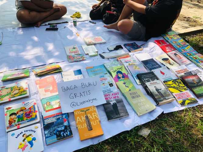Pemuda Cikarawang Hidupkan Semangat Membaca Lewat Lapak Baca Literakyat