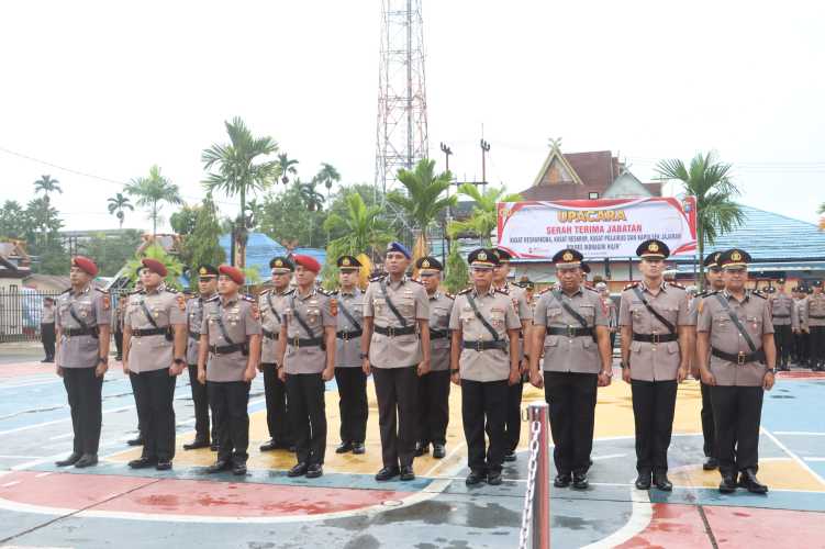 9 Pejabat Polres Inhil di Serah Terimakan