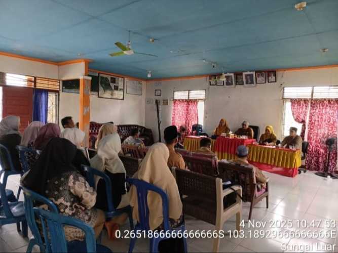 Camat Batang Tuaka Memimpin Rapat Pembentukan Panitia Peringatan Hari Pahlawan Tahun 2025.