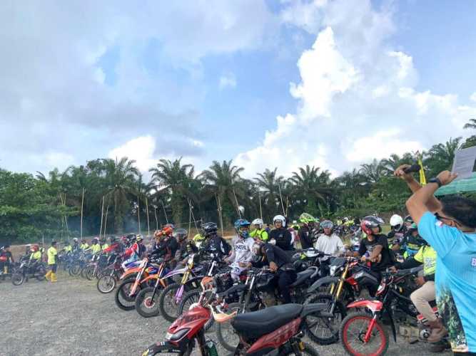 Wisata Alam dan Adrenalin Menyatu di Jelajah Alam Air Terjun 86 Desa Keritang