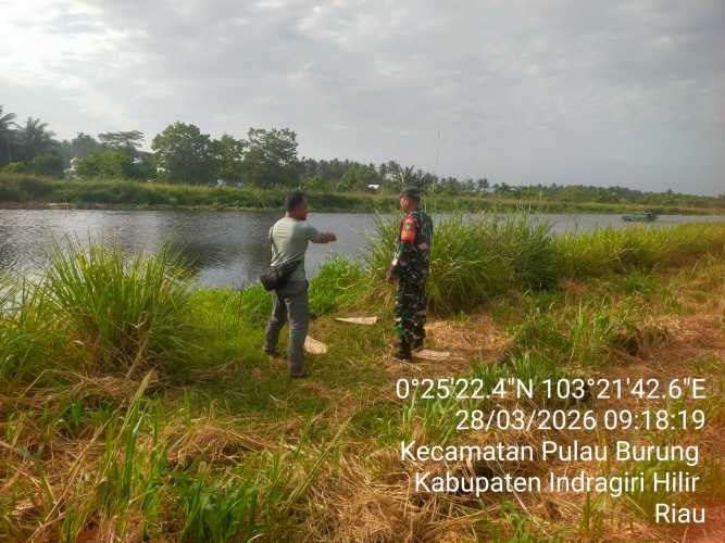 Babinsa Pulau Burung Laksanakan Patroli Tapal Batas di Daerah Aliran Sungai