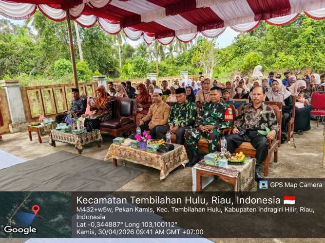 Dekat dengan Pelajar, Babinsa Desa Pekan Kamis Serda Miskal Saksikan Haru Biru Perpisahan Kelas 9 SMPN 4 Inhil