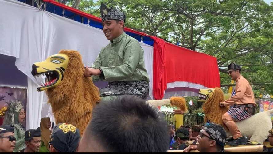 Meriahkan HUT TNI Ke-79,Dandim 0314/Inhil Membuka Secara Resmi Pawai Pesta Ragam Budaya Nusantara