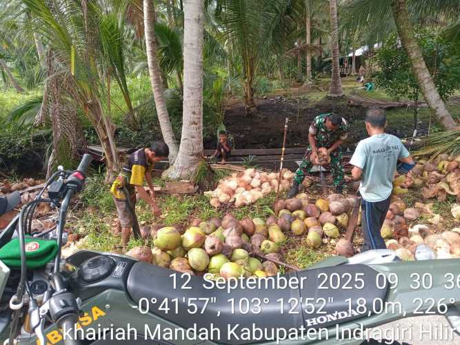Babinsa Kodim 0314/Inhil Perkuat Kamtibmas di Desa Bolak Raya Melalui Komsos Intensif