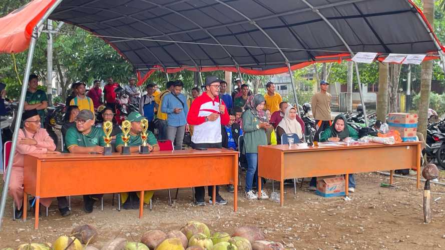 Lomba Menyolak Kelapa Meriahkan Milad ke-61 Inhil, Wadah Promosi Komoditas Andalan Daerah