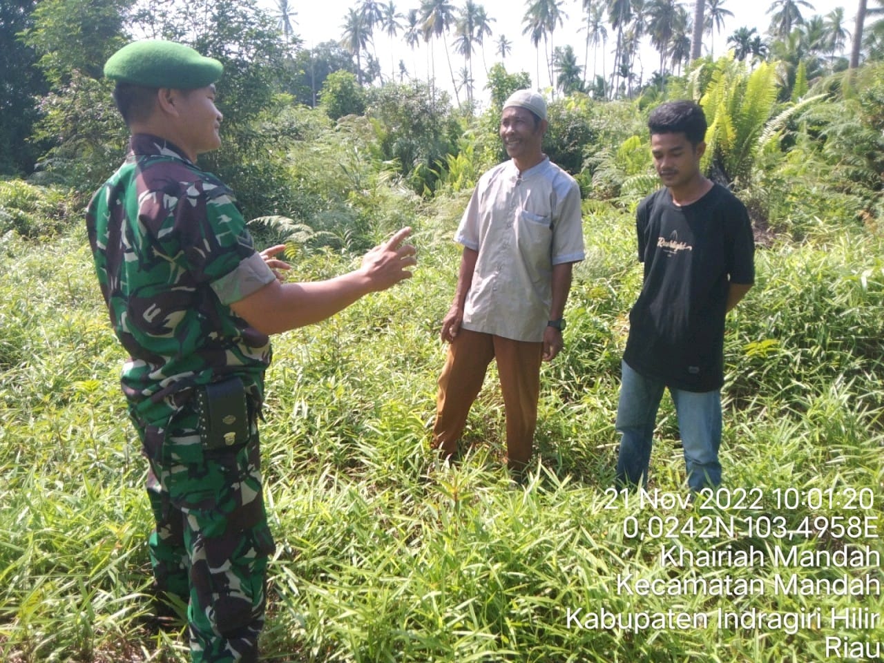 Serda Tomi Firman Bersama Warga Lakukan Sosialisasi Pencegahan Karhutlah