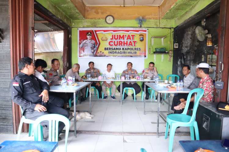 Dalam Program Jumat Curhat,Masyarakat Kelurahan Tembilahan Kota Melapor Kepada Polres Inhil