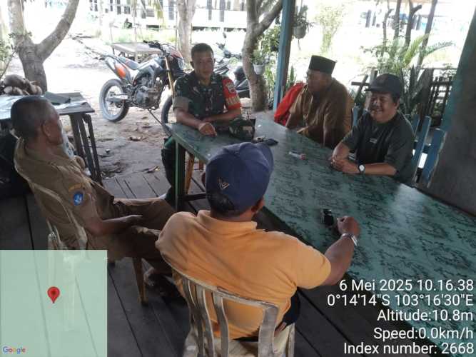 Babinsa Koramil 12/Batang Tuaka Beri Penyuluhan Pola Asuh Anak di Kampung Pancasila Sungai Piring