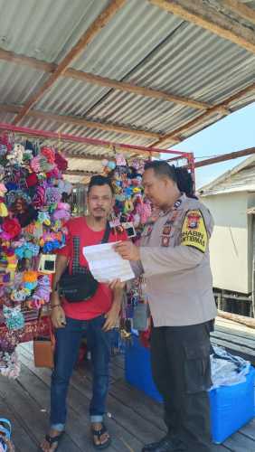 Bhabinkamtibmas Desa Sungai Buluh Lakukan Sambang Pasar Mingguan, Tingkatkan Kewaspadaan Warga