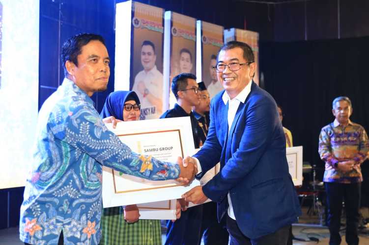 Sambu Group Raih Gemilang Award Predikat  Perusahaan Paling Informatif dari PWI Inhil