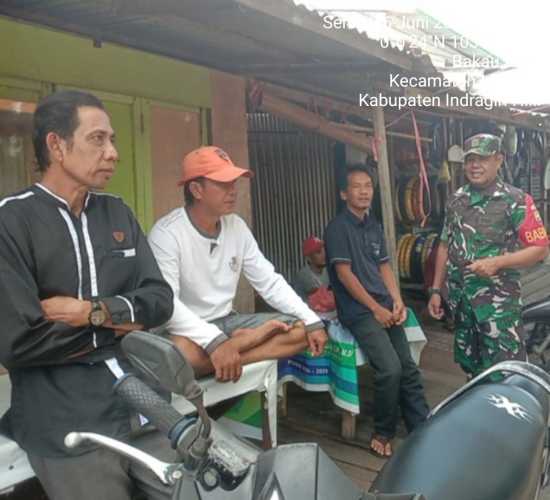 Babinsa Desa Bakau Aceh Tingkatkan Pengawasan dan Sinergi dengan Pelaku Usaha