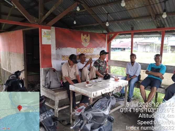 Babinsa Koramil 12/Batang Tuaka  memberikan edukasi kepada orang tua untuk mencegah kenakalan remaja di liburan sekolah