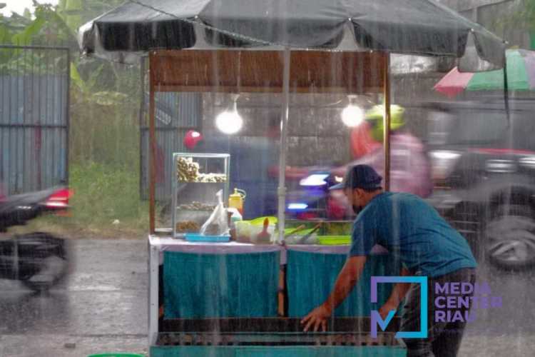 BMKG: Cuaca di Riau Cukup Bervariasi dan Masih Berpotensi Hujan Kamis Ini