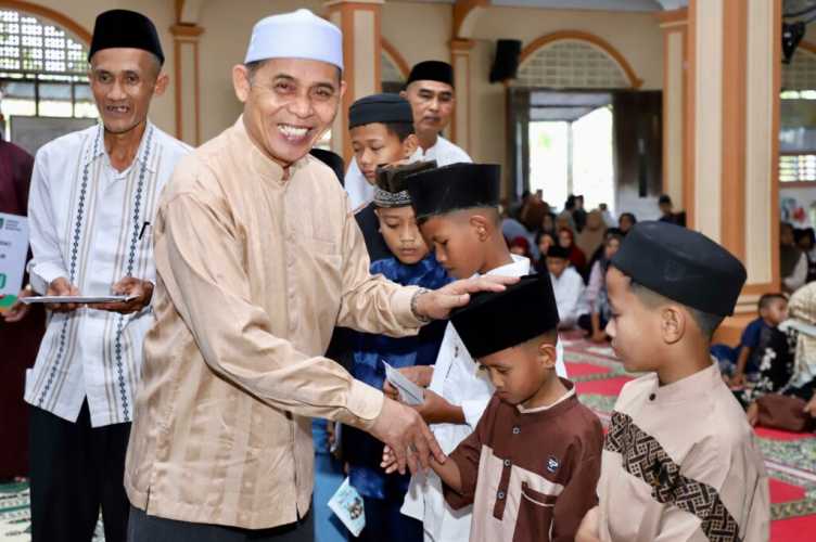 Galeri Bupati Inhil Melaksanakan Safari Ramadhan di Teluk Pinang