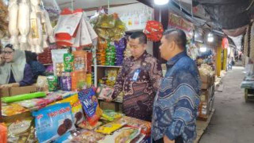 Jelang Natal dan Tahun Baru, BBPOM Temukan Puluhan Produk Pangan Bermasalah di Pasar Bawah