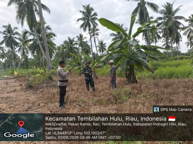 Babinsa Koramil 01/Tbh Gelar Patroli dan Sosialisasi Tapal Batas di Desa Pekan Kamis