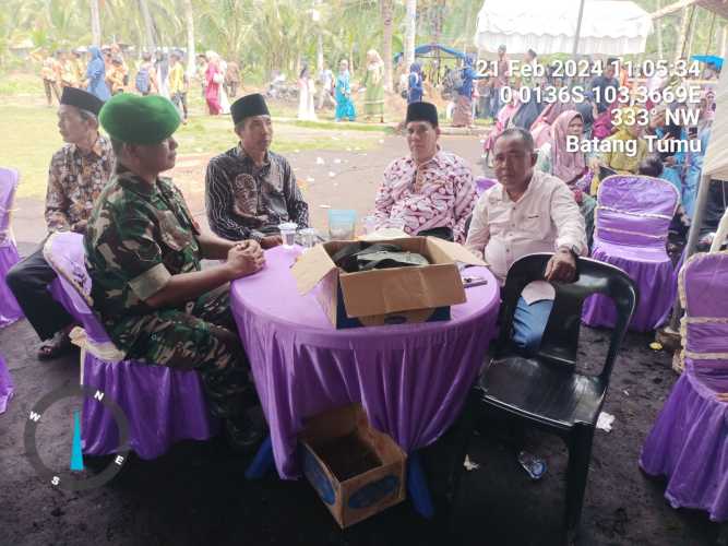 Menemu Kenali Warga Lebih Dalam, Babinsa Batang Tumu Hadiri Resepsi Pernikahan Warganya